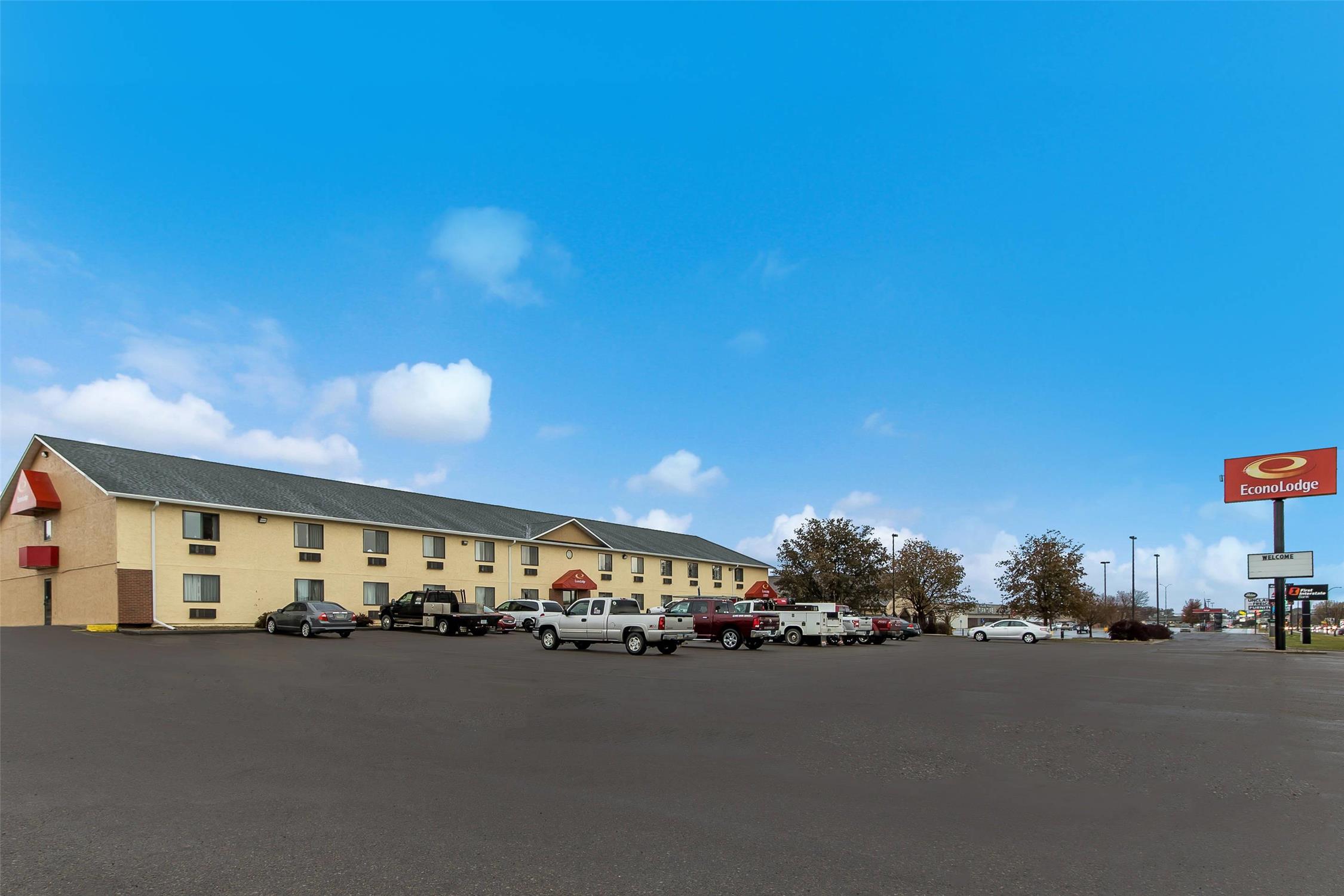 econo lodge inn and suites