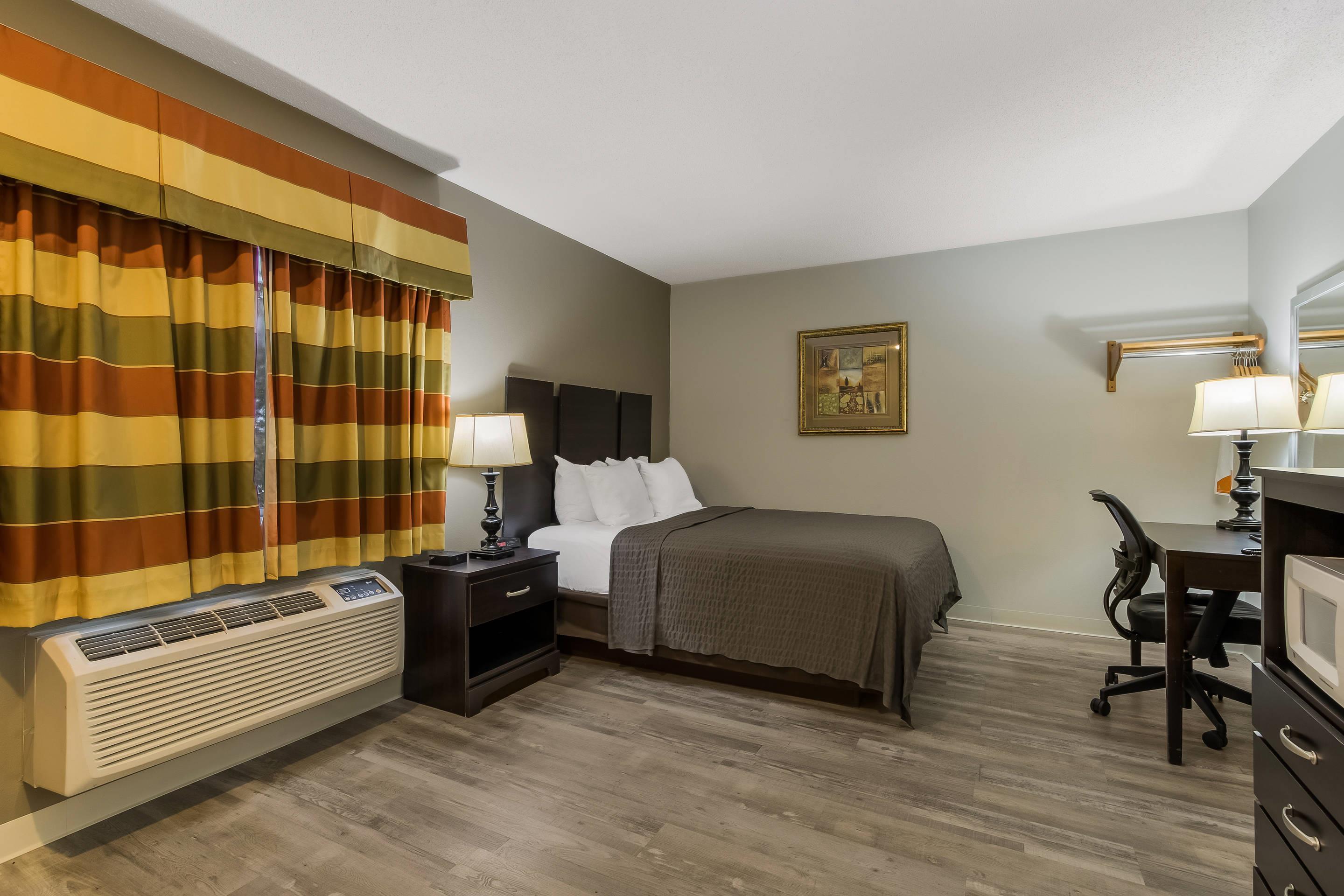 econo lodge inn and suites