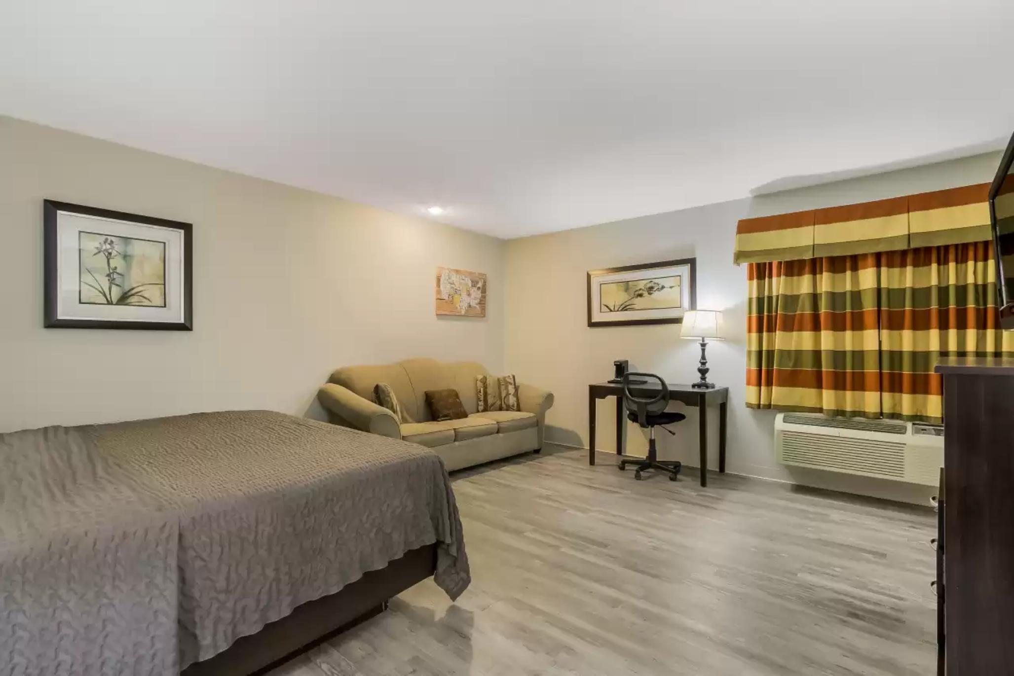 econo lodge inn and suites