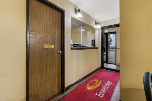 econo lodge inn and suites