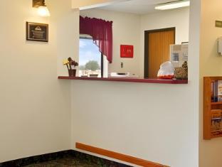 econo lodge inn and suites