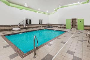 econo lodge inn and suites
