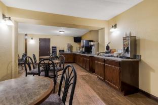econo lodge inn and suites