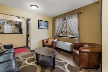 Econo Lodge Inn & Suites,,2 star