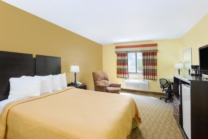 econo lodge inn and suites