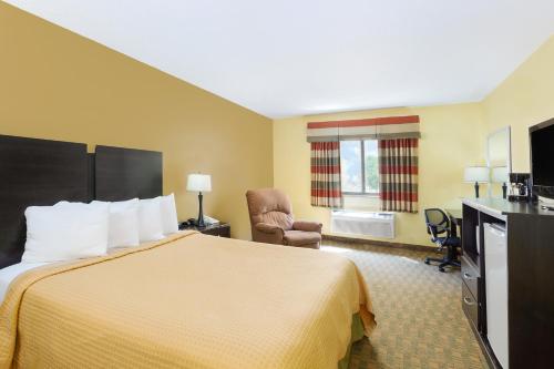 econo lodge inn and suites