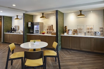 Fairfield Inn & Suites By Marriott Albany Airport,Colonie>>Albany,3 star