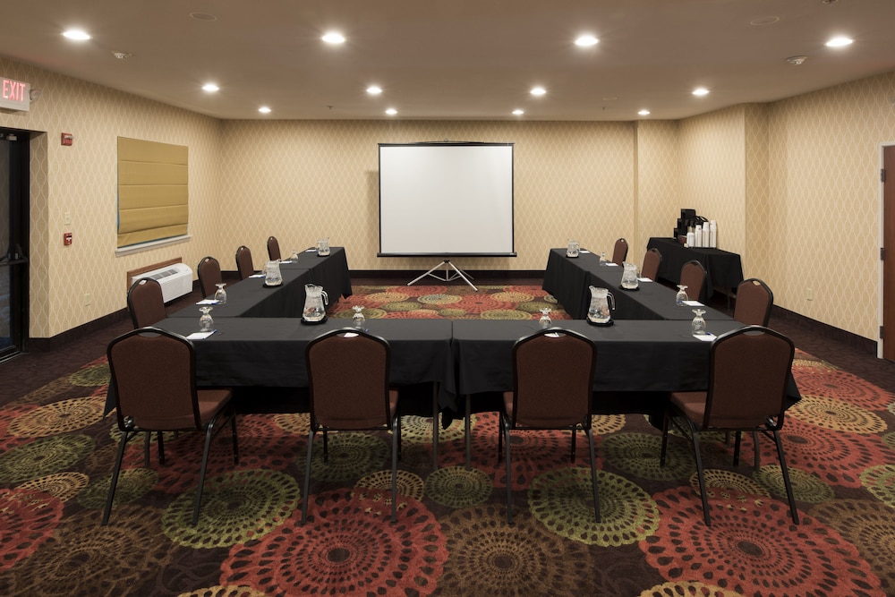 holiday inn express and suites east greenbush albany skyline by ihg
