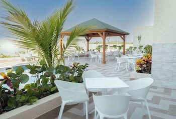 super 8 by wyndham manzanillo