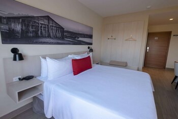 super 8 by wyndham manzanillo