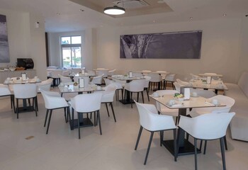 super 8 by wyndham manzanillo