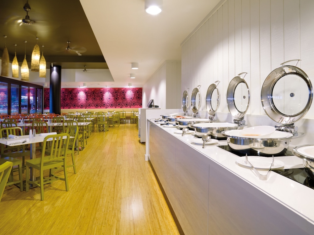 adina apartment hotel darwin waterfront