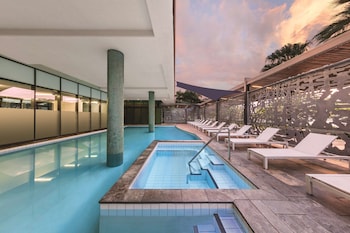 adina apartment hotel darwin waterfront