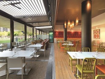 adina apartment hotel darwin waterfront