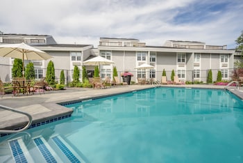 Holiday Inn Hyannis By Ihg,Cape Cod>>Barnstable,3 star