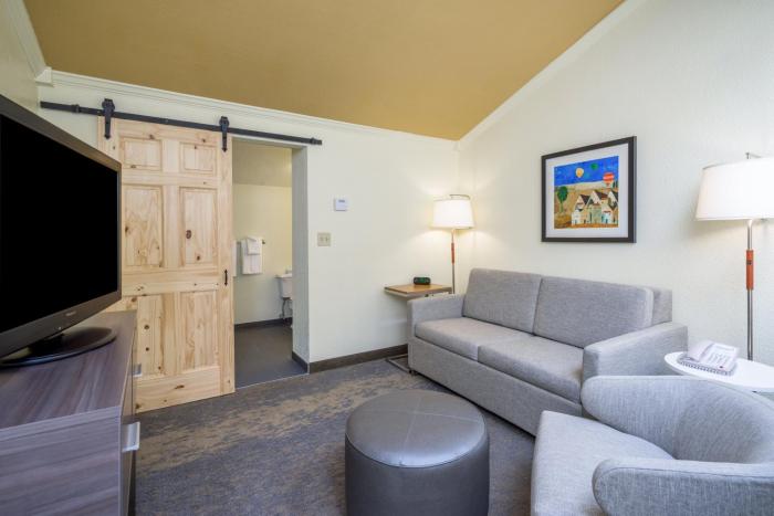 holiday inn hyannis by ihg