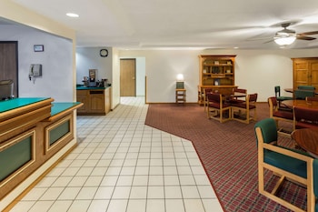 super 8 by wyndham reedsburg