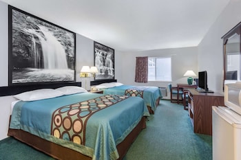 super 8 by wyndham reedsburg