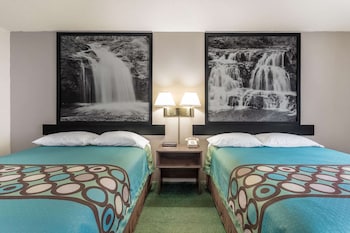 super 8 by wyndham reedsburg