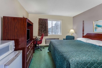 super 8 by wyndham reedsburg