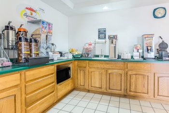 Super 8 By Wyndham Reedsburg,Reedsburg>>Lone Rock,2 star