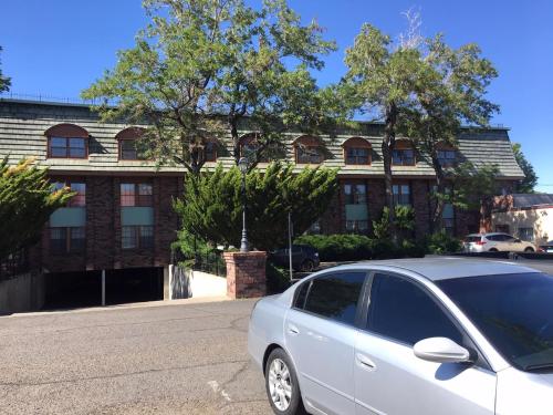 hardman house inn and suites