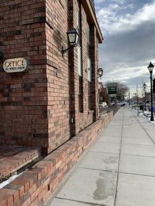 hardman house inn and suites