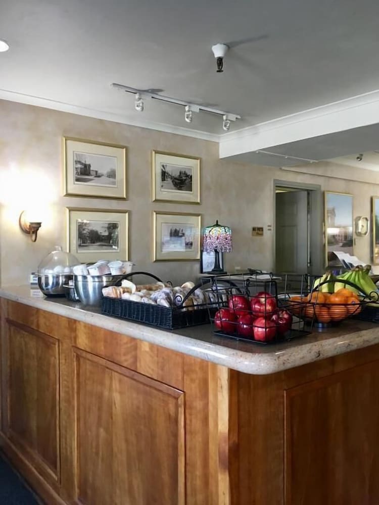 hardman house inn and suites