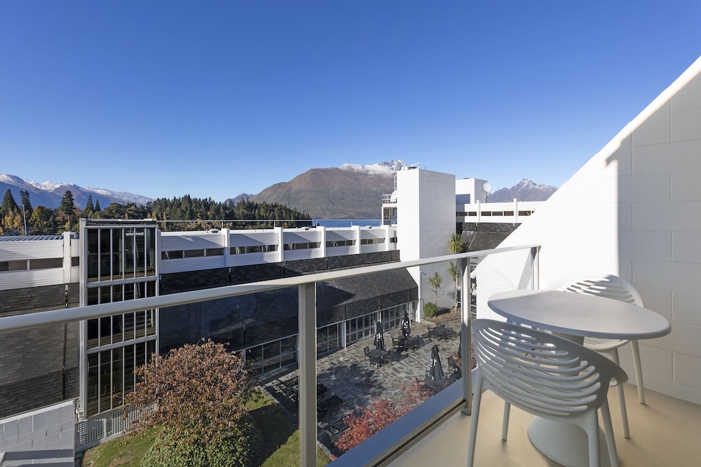 crowne plaza hotel queenstown by ihg