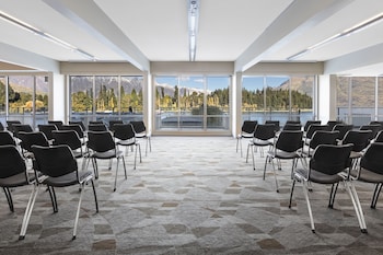 crowne plaza hotel queenstown by ihg