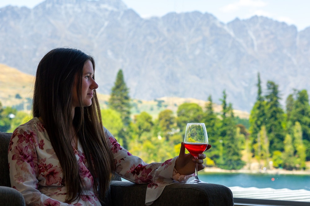 crowne plaza hotel queenstown by ihg