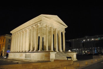nimes