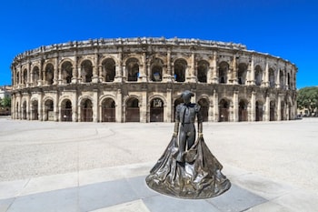 nimes