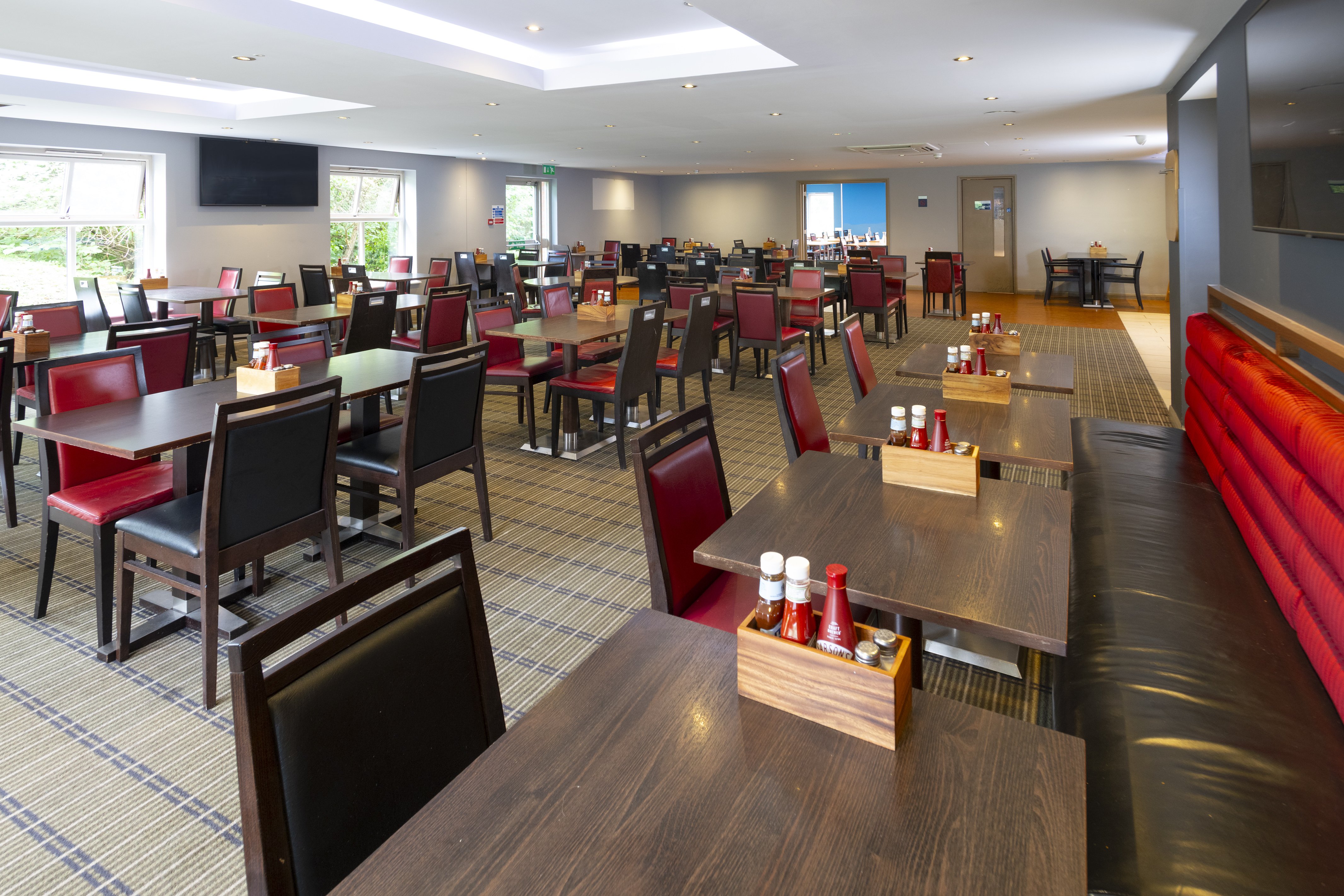 holiday inn express exeter east by ihg