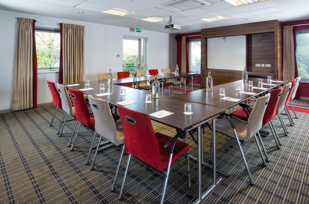 holiday inn express exeter east by ihg