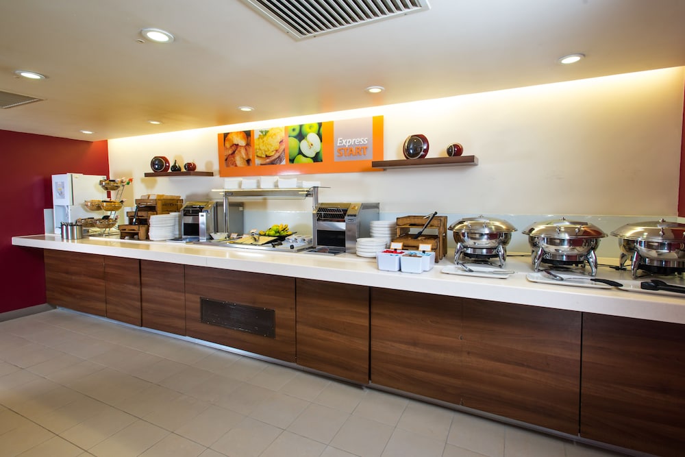 holiday inn express exeter east by ihg