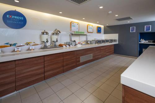 holiday inn express exeter east by ihg