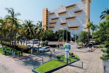 holiday inn resort ixtapa all inclusive by ihg