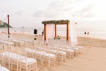 holiday inn resort ixtapa all inclusive by ihg