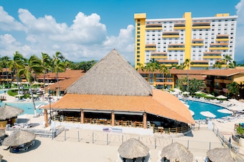 holiday inn resort ixtapa all inclusive by ihg