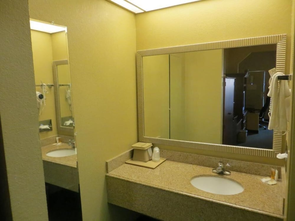 fairview inn and suites