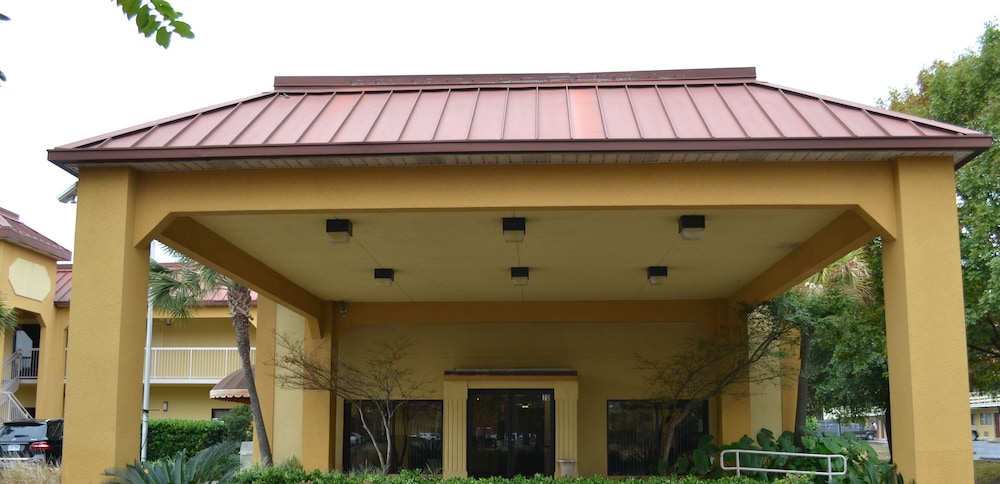 fairview inn and suites