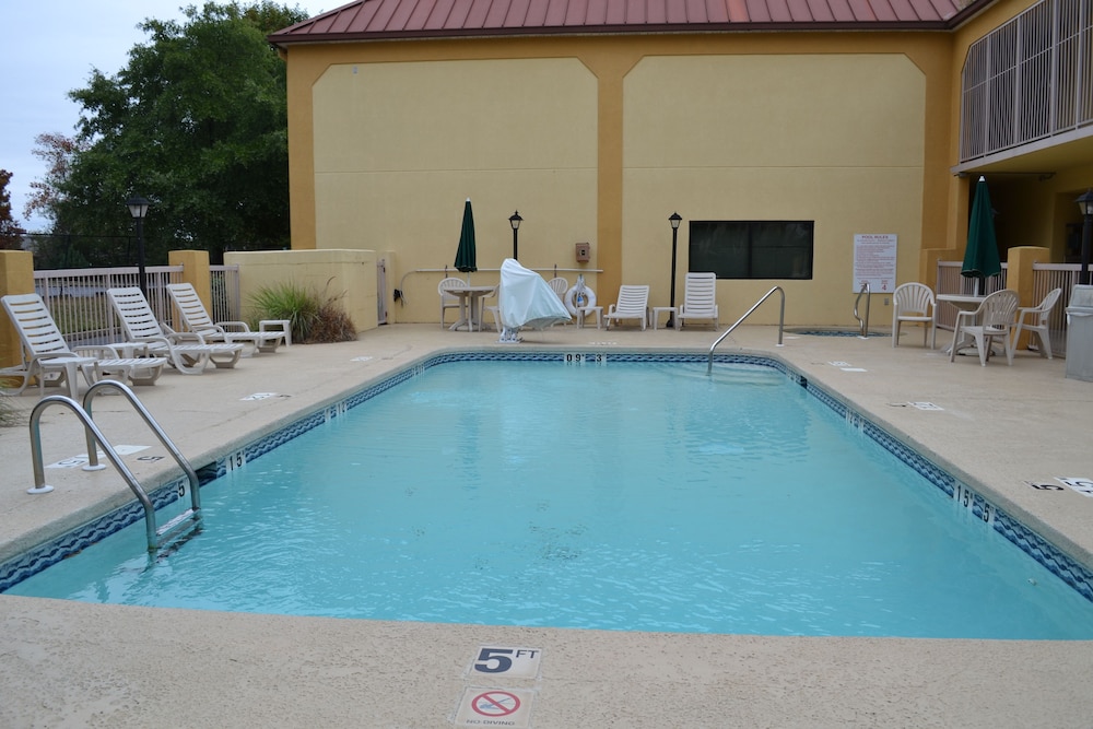 fairview inn and suites