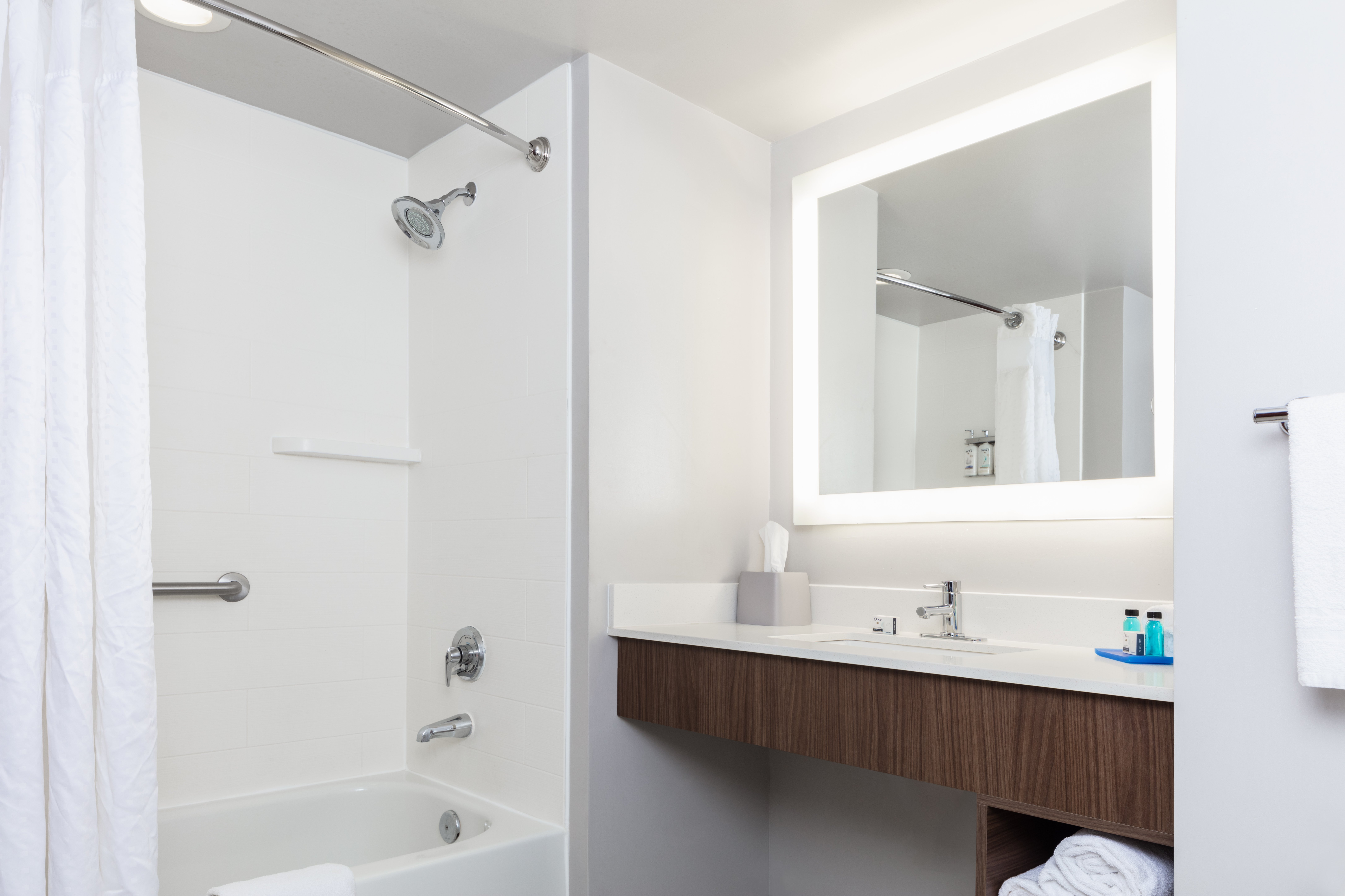 holiday inn express and suites newport news by ihg
