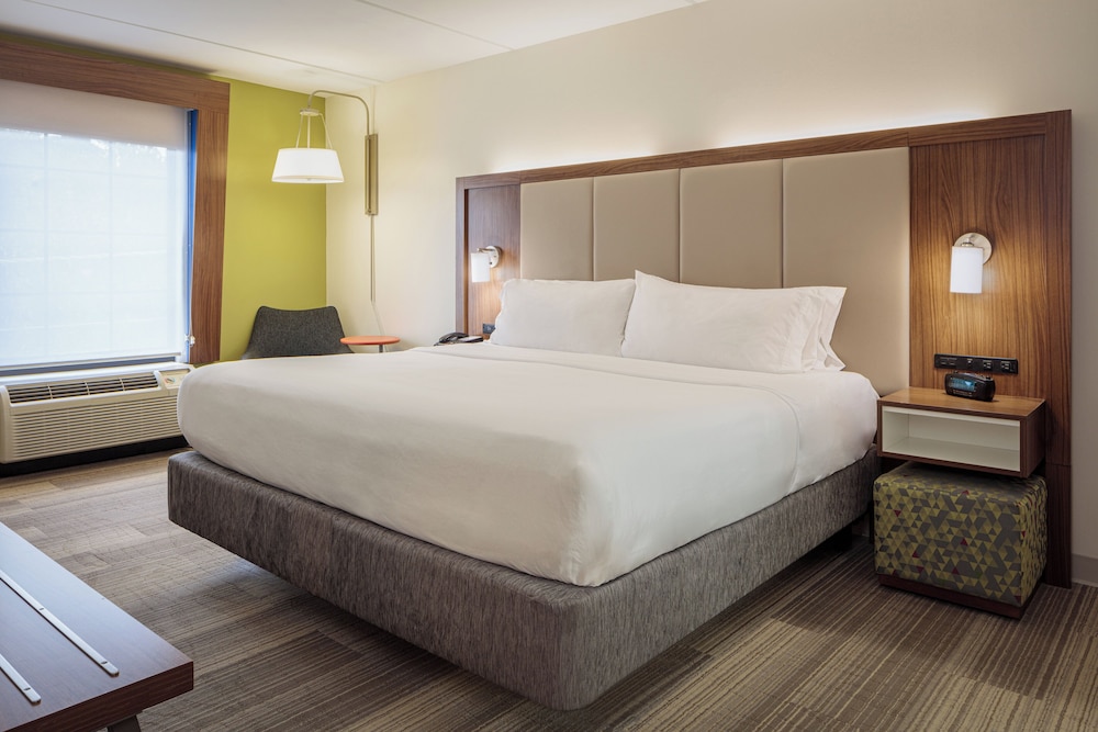 holiday inn express and suites newport news by ihg