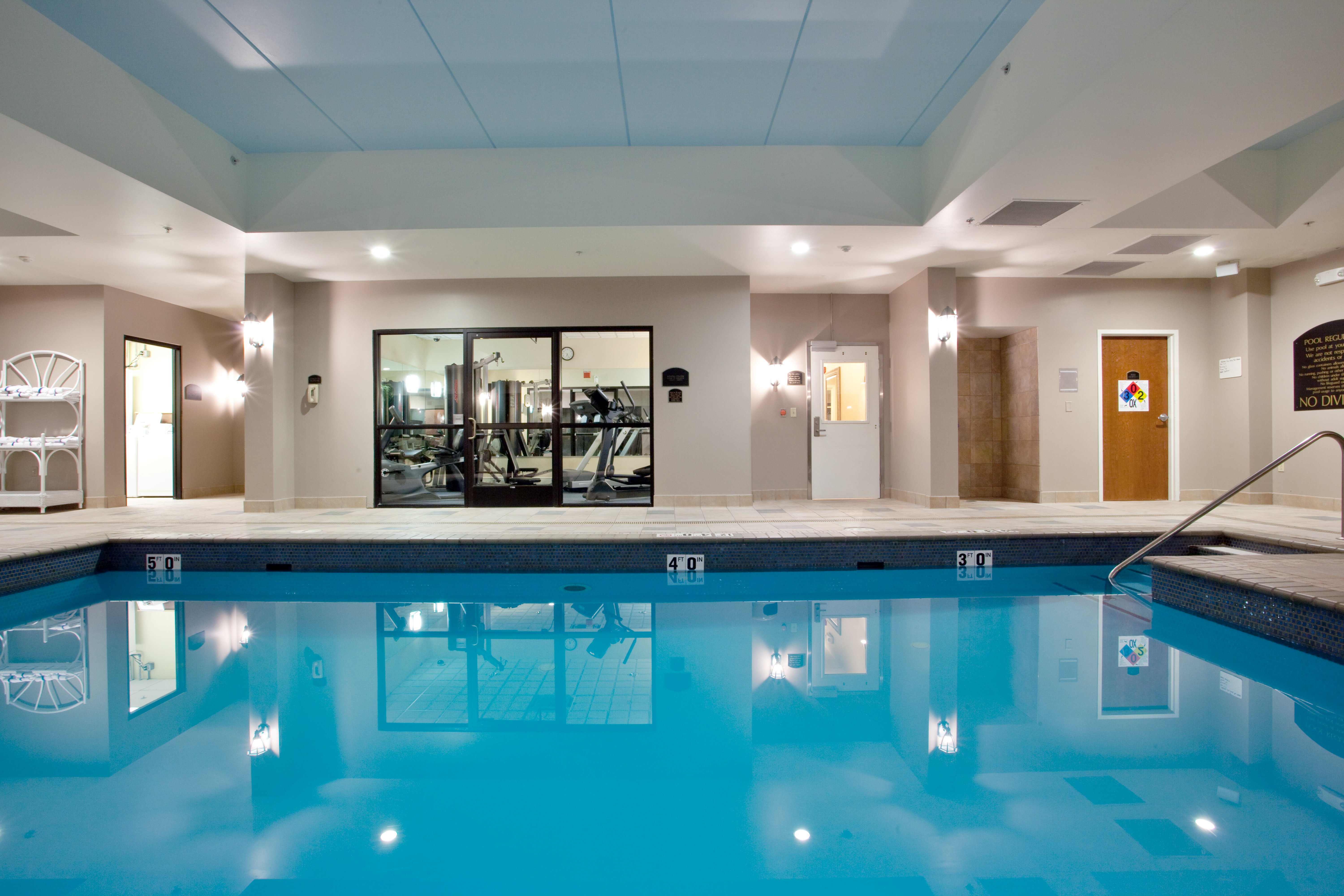 holiday inn express and suites newport news by ihg