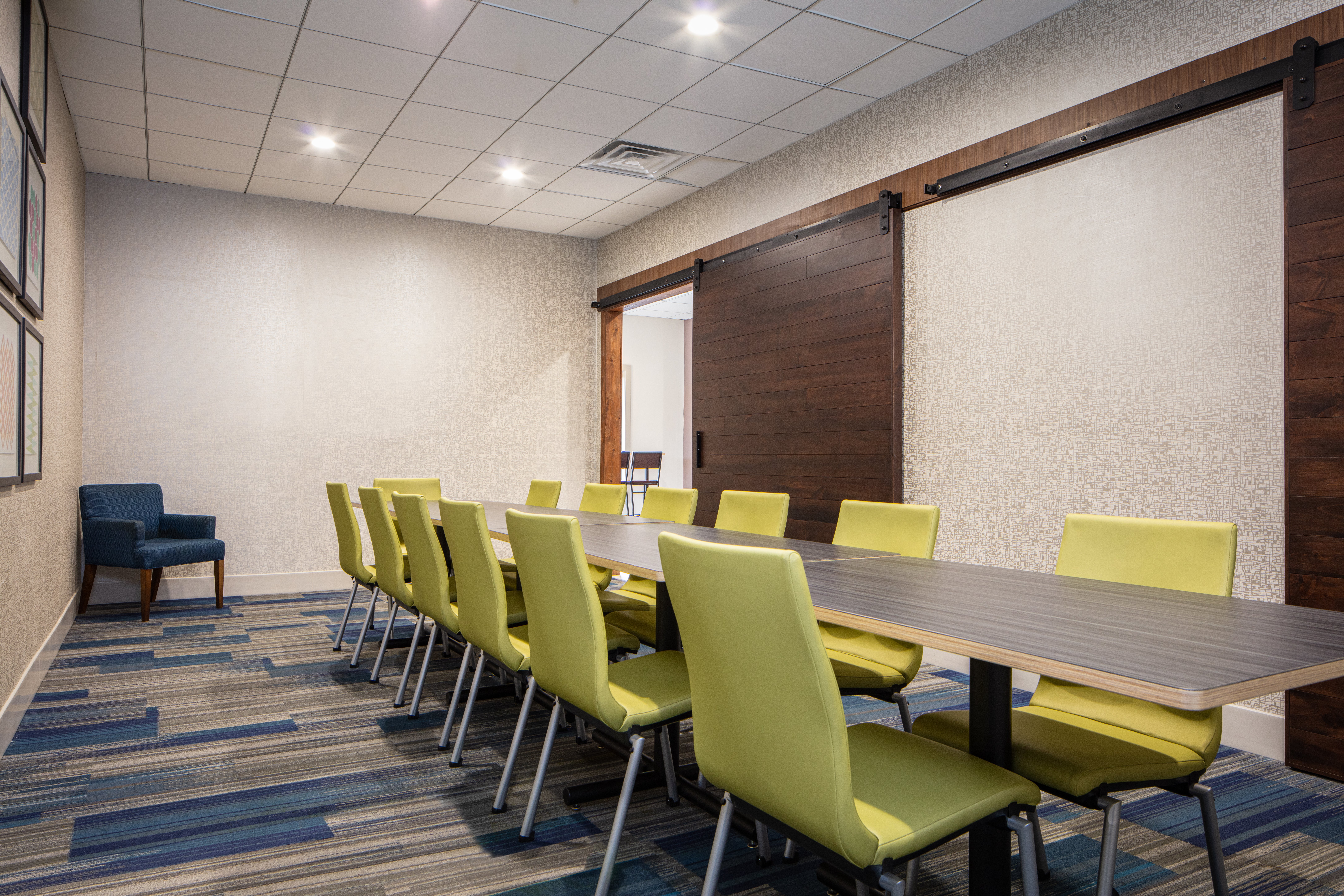 holiday inn express and suites newport news by ihg