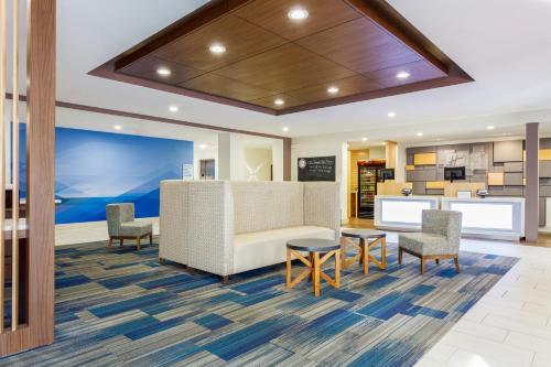 holiday inn express and suites newport news by ihg