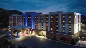 holiday inn express and suites newport news by ihg
