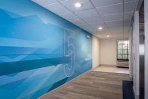 holiday inn express and suites newport news by ihg